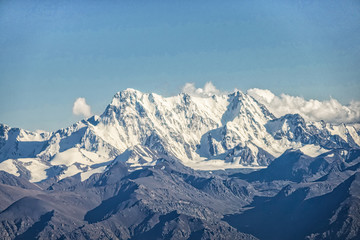 天山雪峰俯瞰