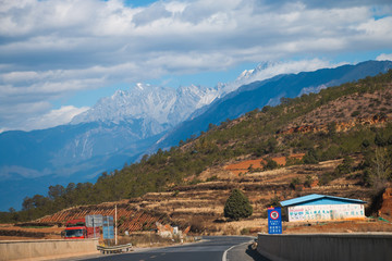 云南丽江香格里拉虎跳峡风景