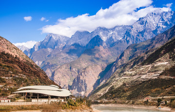 云南丽江香格里拉虎跳峡风景