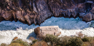 云南丽江香格里拉虎跳峡风景