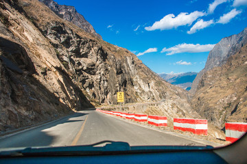 云南丽江香格里拉虎跳峡风景