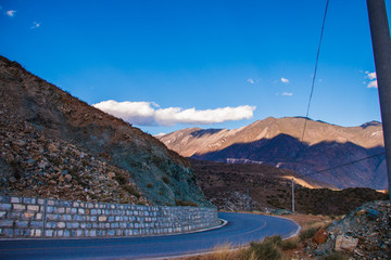 云南丽江香格里拉虎跳峡风景