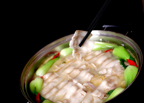 明炉酸菜炖三层肉