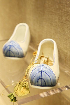 瓷雕女鞋