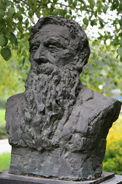 法国雕刻机奥古斯特罗丹铜雕像