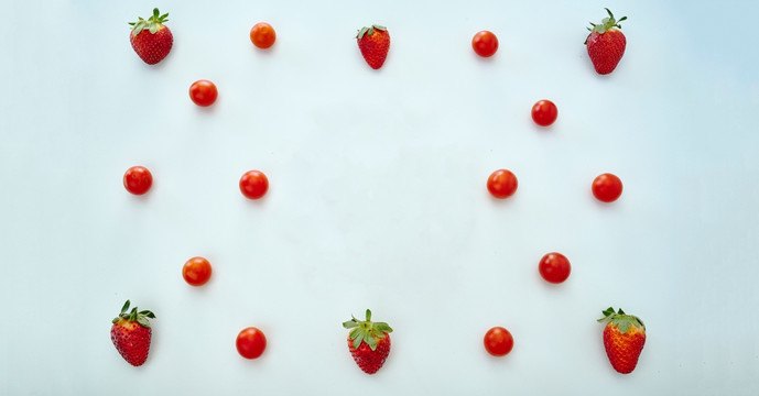 圣女果与草莓背景图