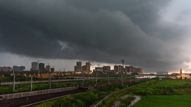 暴风雨来临