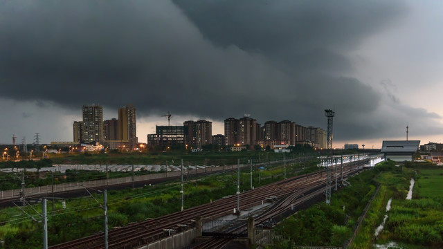 暴风雨来临