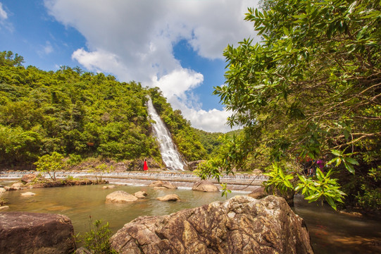 水底山温泉山庄九龙潭