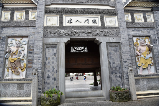 门神雕像