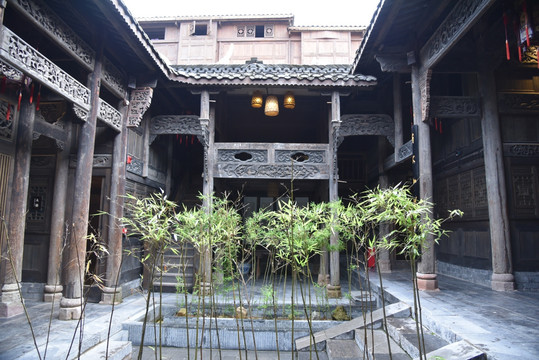 古宅屋顶