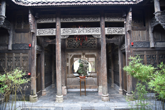 古宅屋顶
