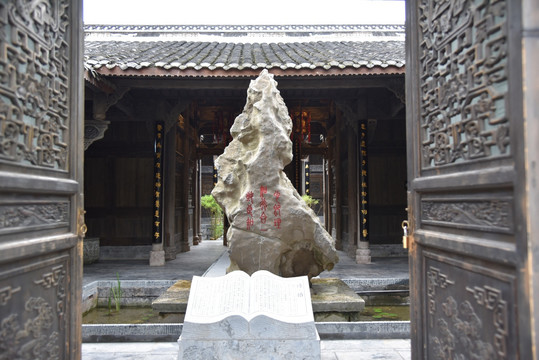 古宅屋顶