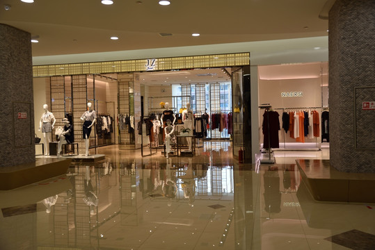 服装店橱窗
