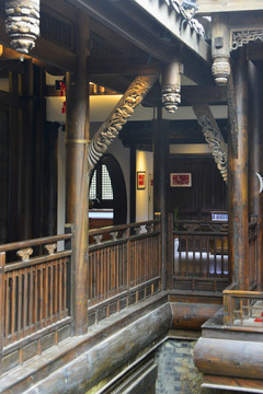 传统建筑挑廊 传统民居走廊