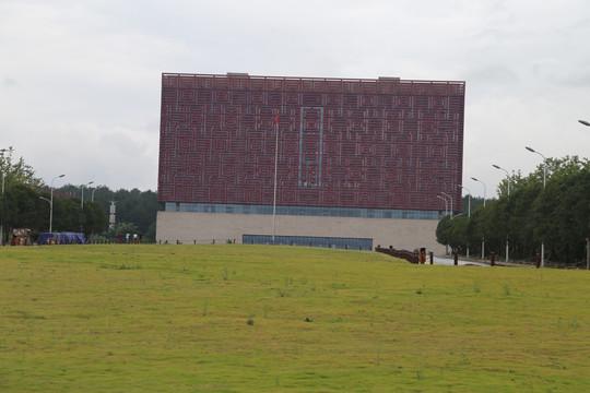 贵州大学图书馆草坪