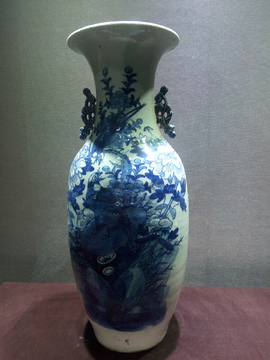 古代青花瓷瓶
