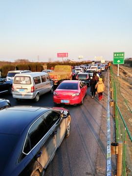 高速公路上大堵车