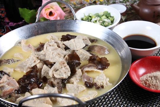 沾麻油肺头锅仔