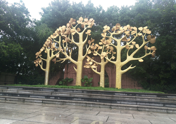 黄金树雕塑