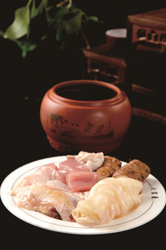山药海螺炖花胶筒