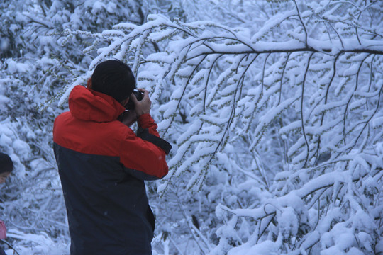摄影师拍雪景