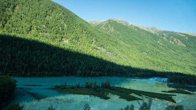 清晨的喀纳斯卧龙湾景点