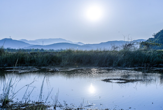 湖泊远山