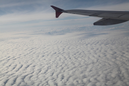 飞机窗外云朵