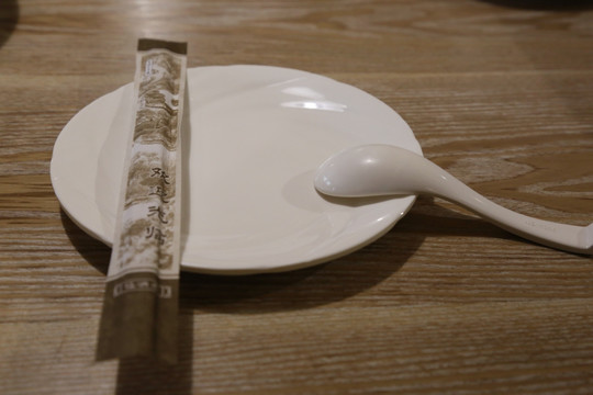 餐盘和筷子