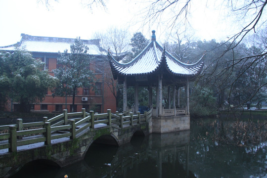 吹鱼亭雪景