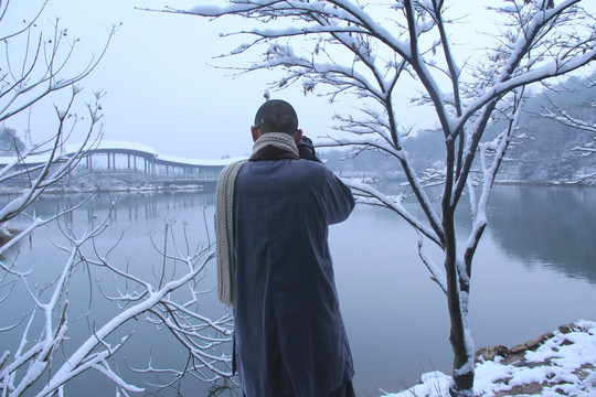 岳麓山穿石坡湖雪景