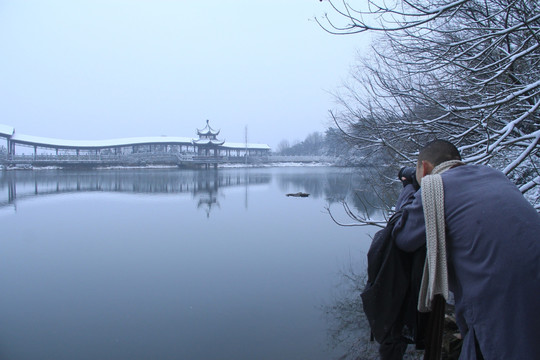 岳麓山穿石坡湖雪景