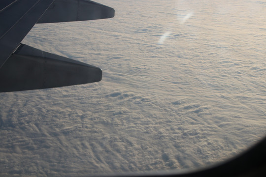 飞机窗外云端美景