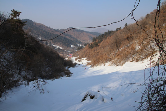 东北农村山区雪景