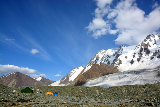 博格达峰登山大本营