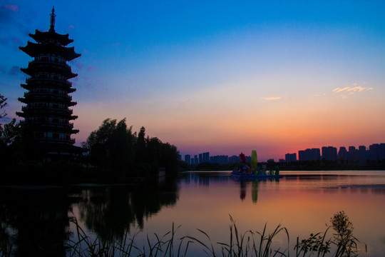洋湖湿地公园夕阳晚霞