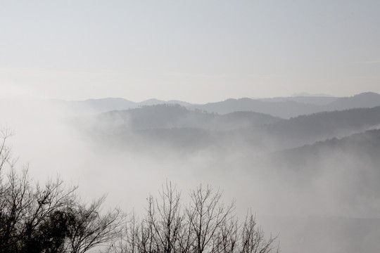 高山云雾水墨素材图片