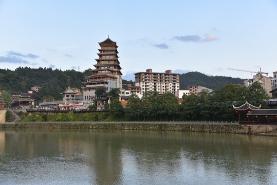 河水河边