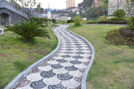 鹅卵石路