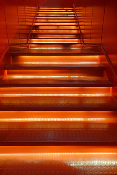 红色塑胶楼梯
