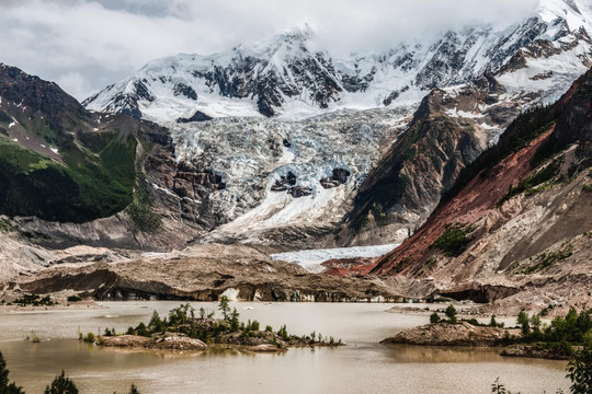 西藏波密米堆冰川