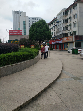 一对老人