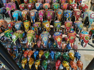 斯里兰卡彩色大象纪念品