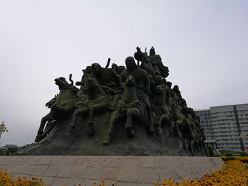 鄂尔多斯广场雕塑