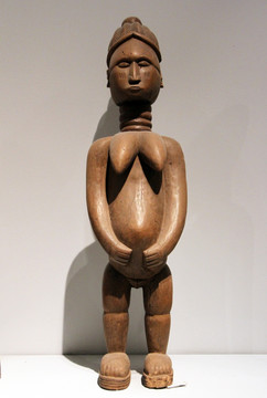非洲女人雕塑