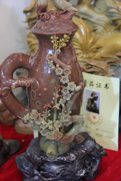 梅花瓶玉雕