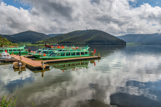 香格里拉属都湖