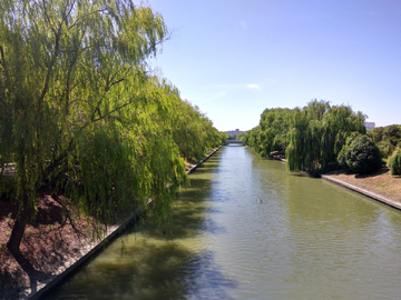 上海交大校园里的河