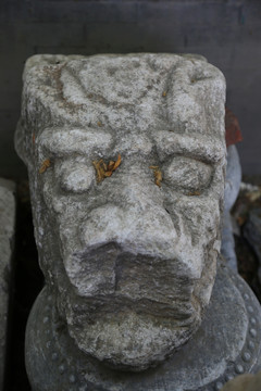 古代虎头石雕